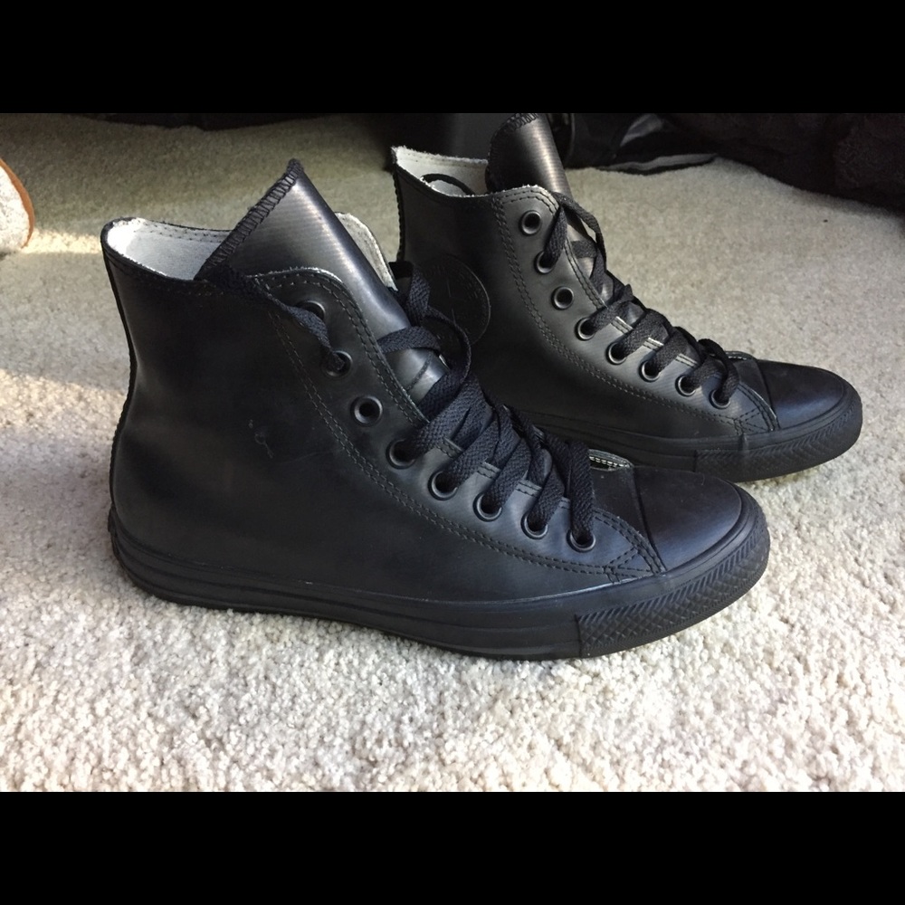 Black High top Converse size 8.5